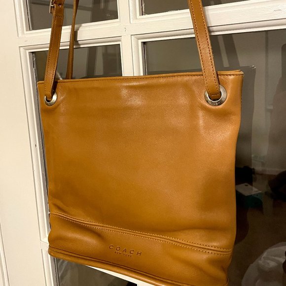 Vintage Coach Camel Leather Shoulder Bag - Picture 2 of 7
